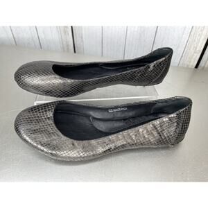 Born Concepts BOC Flats Womens Size 6 Metallic Leather Ballet Slip On Snakeskin